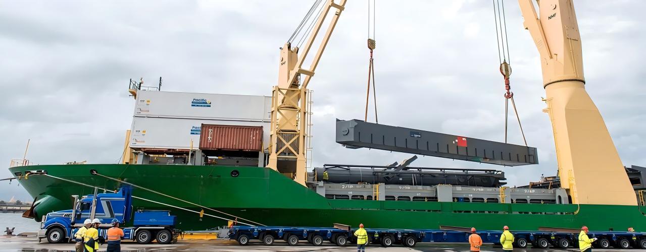 loading a large item on a heavy lift vessel