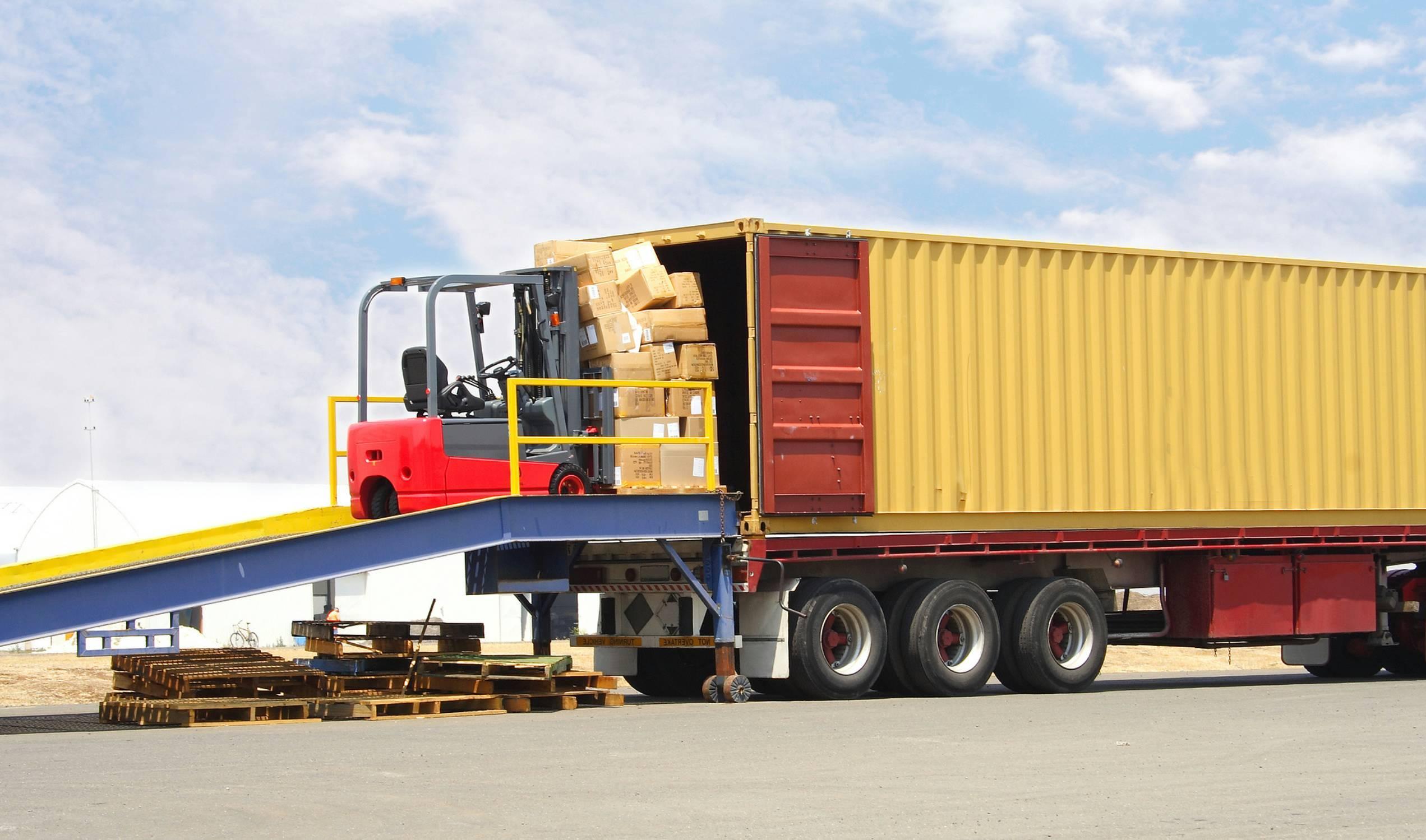 Loading LCL shipment to container